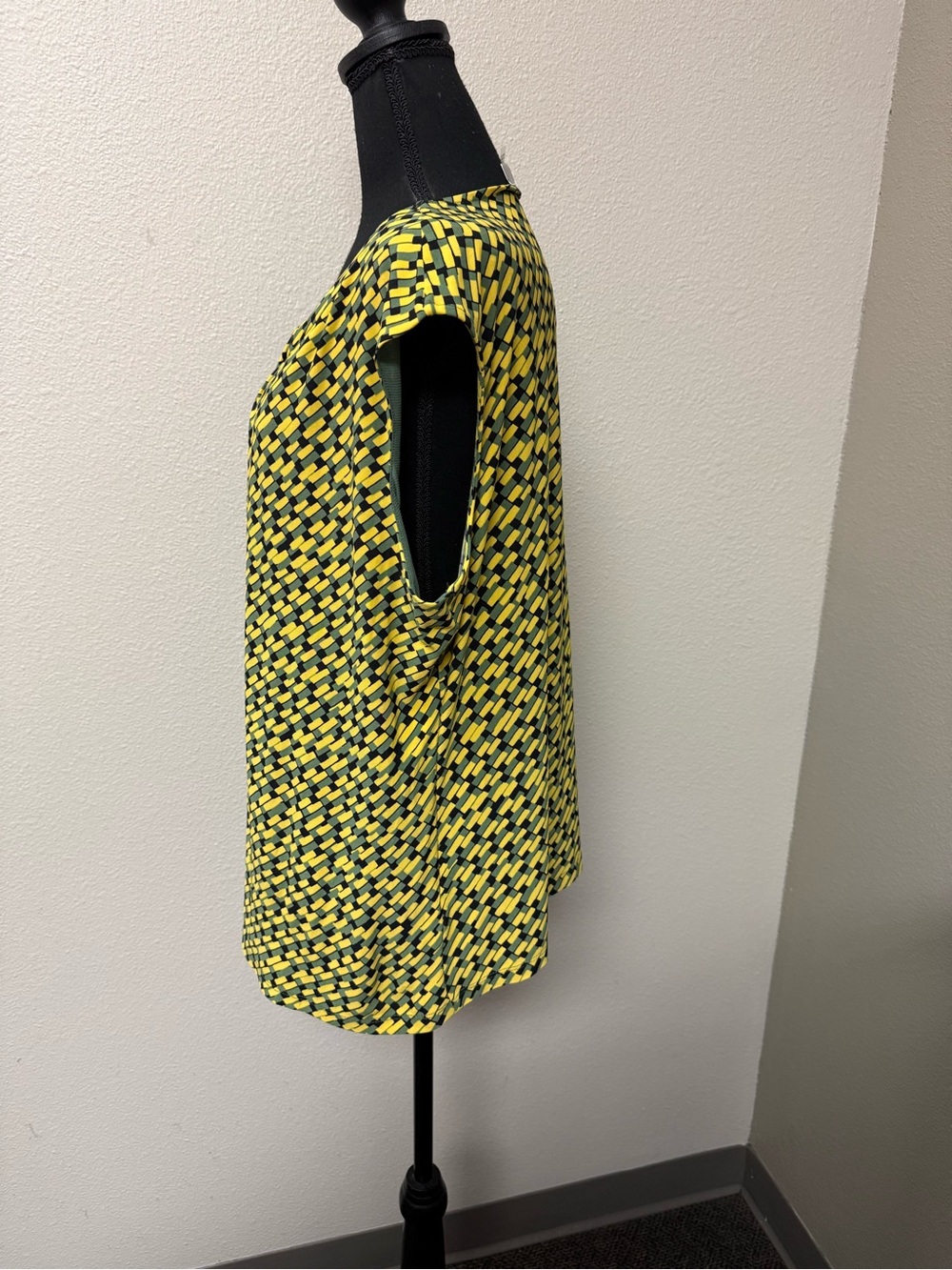 Kasper 2X Geometric Twist Neck Blouse Yellow Black Career Plus Size Top - Picture 3 of 8